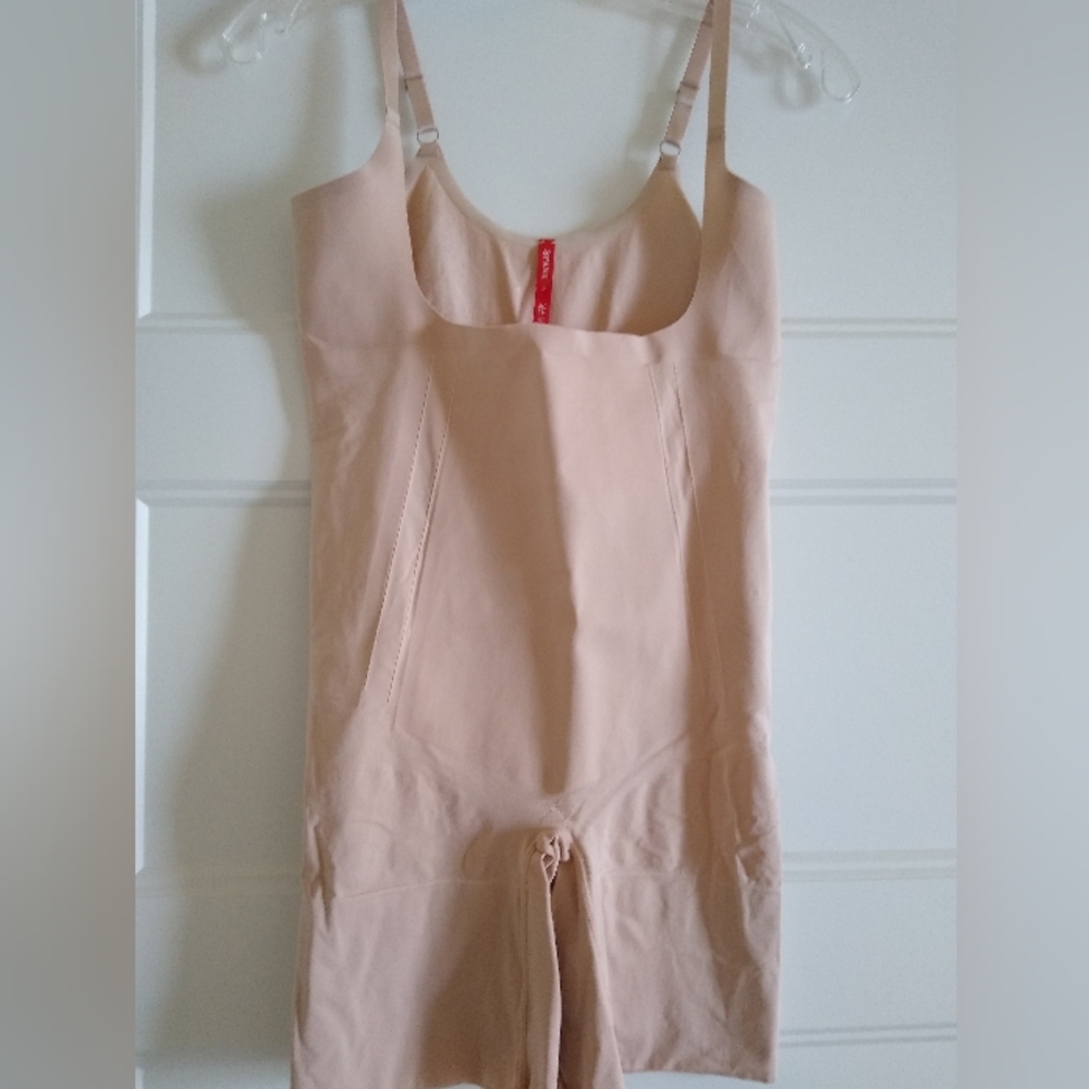 SPANXsculpt™ OnCore Open-Bust Mid-Thigh Bodysuit - size XL
